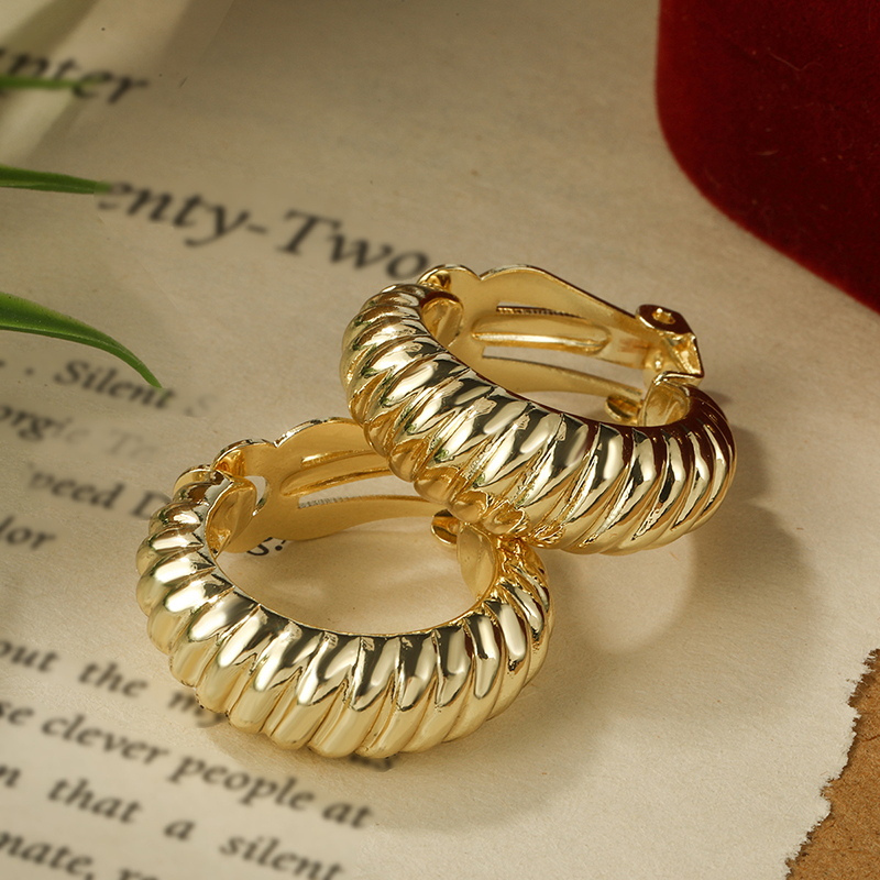 Stainless Steel Croissant Chun - Body Jewelry Hypoallergenic 评论和价格